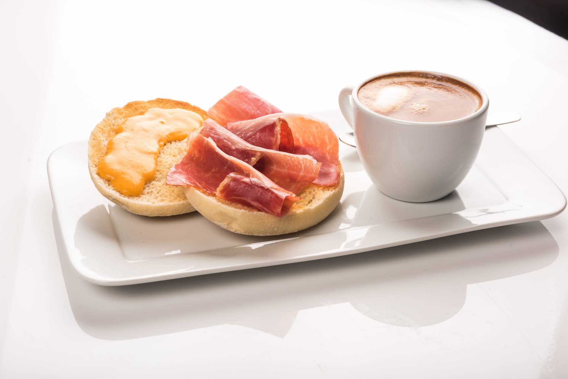 Tostada con jamon Montesierra