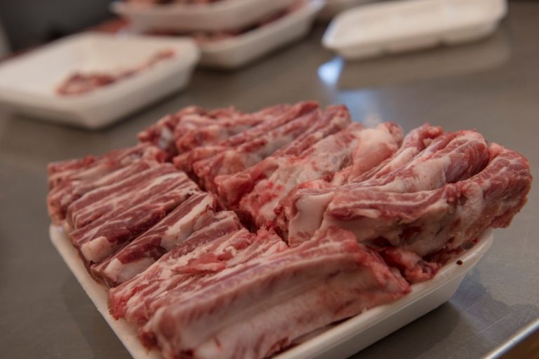 ¿Cómo conseguir que las costillas de cerdo ibérico queden jugosas y tiernas?