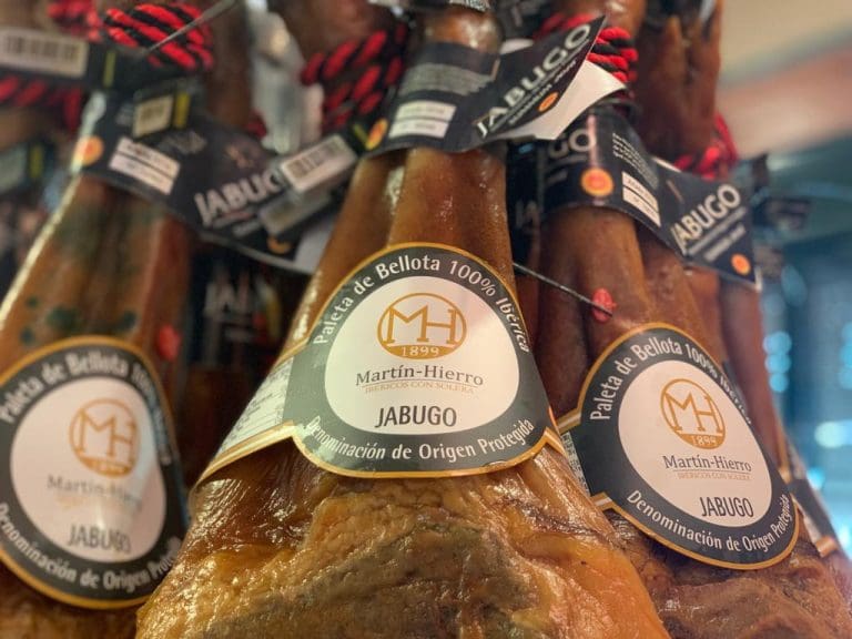 Identificar un jamón ibérico de calidad a simple vista es un arte, ¡te damos algunos trucos!