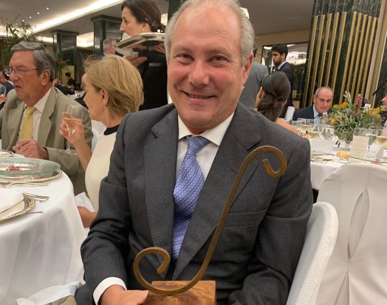 El Director Gerente de Montesierra, José Manuel Martín Álvarez-Cedrón, recibe un galardón a su trayectoria profesional