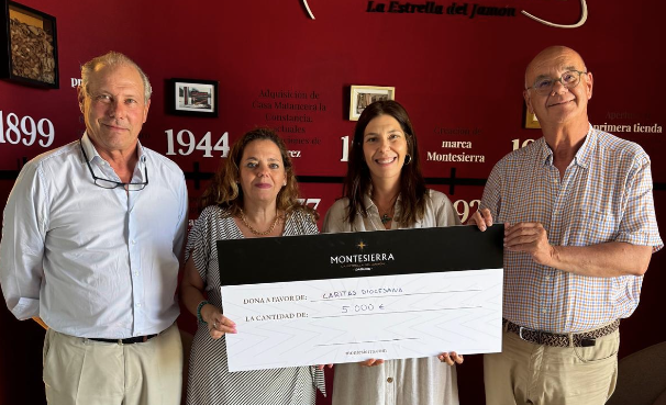Entrega cheque caritas