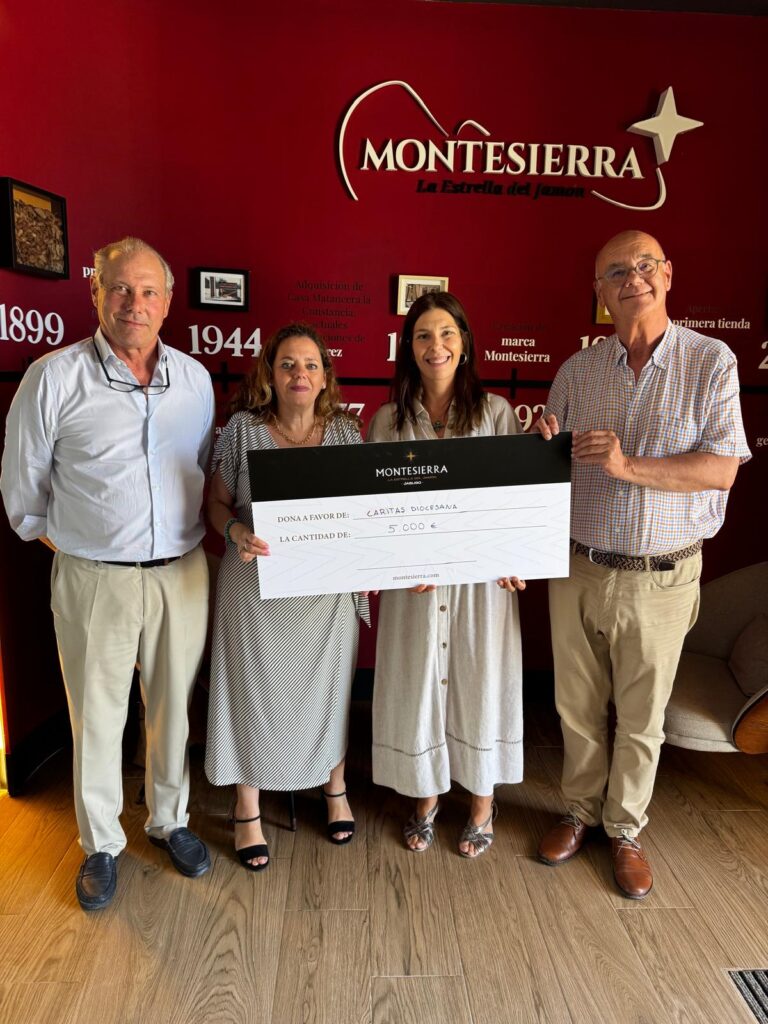 Entrega cheque Cáritas